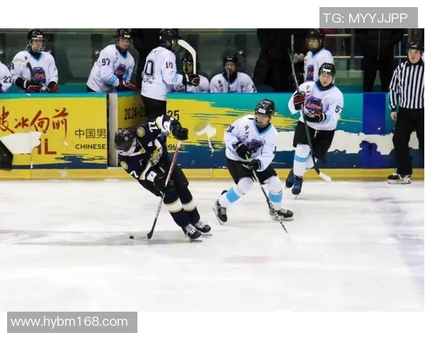 我国男人冰球职业联赛深圳站首日 北京辽宁均制胜